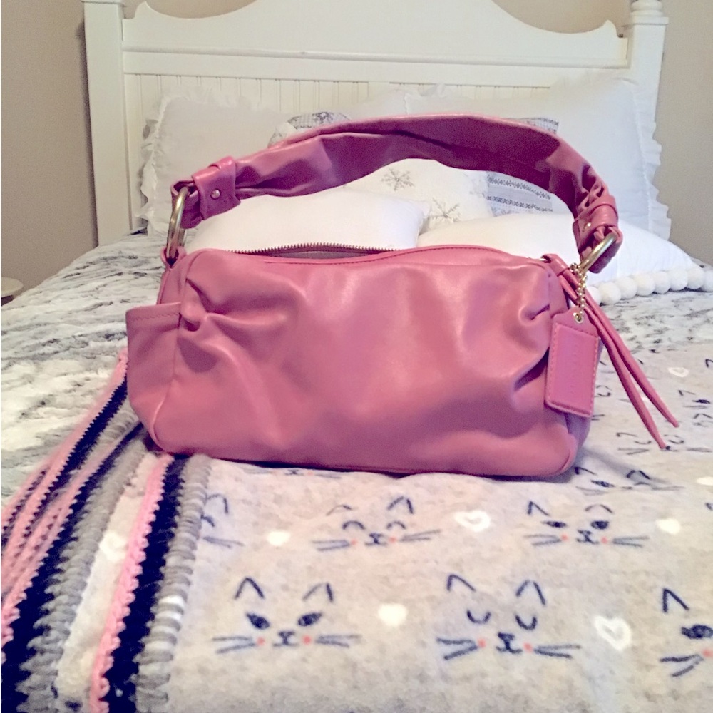 🎉HP🎉 Like New Coach Purse 13”long 7” high and 4” wide beautiful !